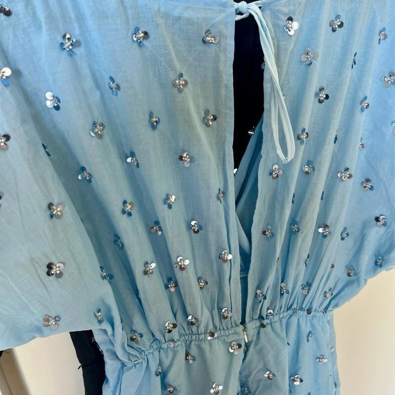 Vestido Feminino Curto com Paetês Manga Ampla Decote V Casual