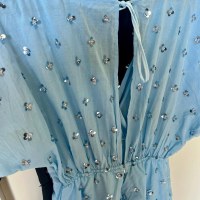 Vestido Feminino Curto com Paetês Manga Ampla Decote V Casual