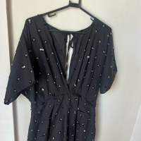 Vestido Feminino Curto com Paetês Manga Ampla Decote V Casual