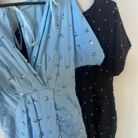 Vestido Feminino Curto com Paetês Manga Ampla Decote V Casual