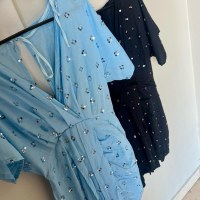 Vestido Feminino Curto com Paetês Manga Ampla Decote V Casual
