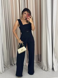 Macacão pantalona com recortes