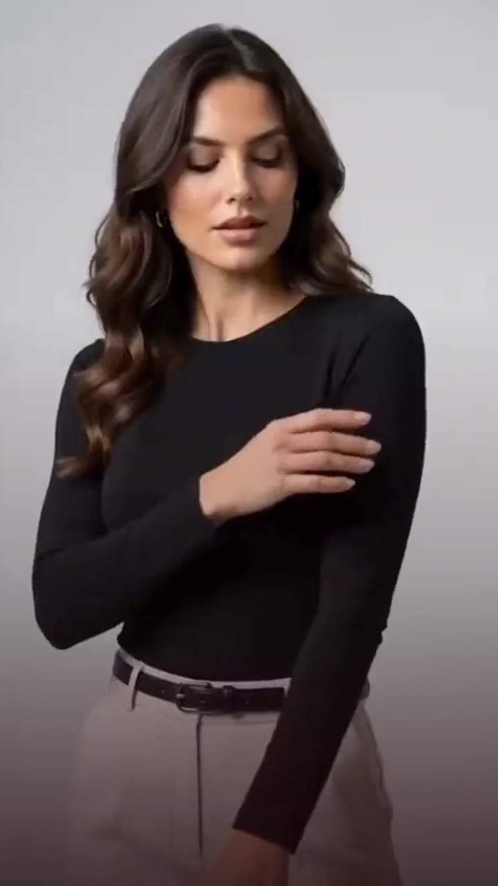 Modelos vestindo peças da MAX ESSENCE